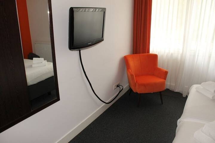 Room 7 of 48