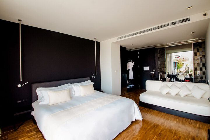 Room 34 of 76