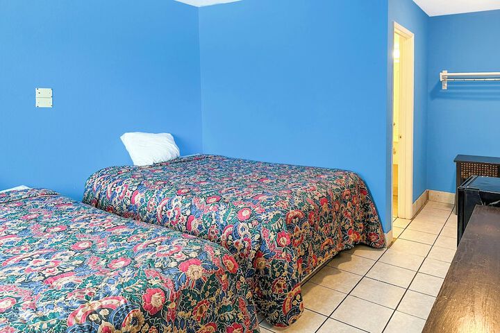 2 Queen Beds (5 of 6)