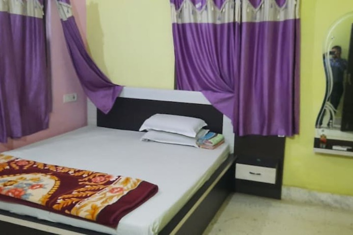 Room 9 of 14