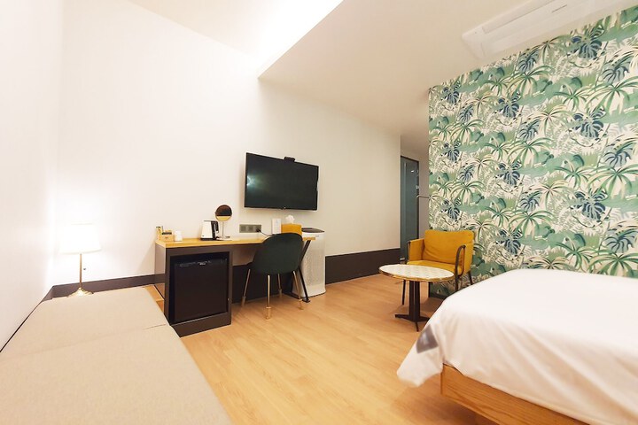 Room 19 of 59