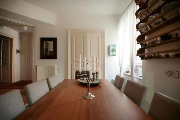 Room 5 of 16