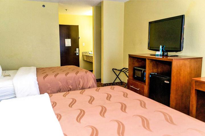 2 Queen Beds (4 of 7)