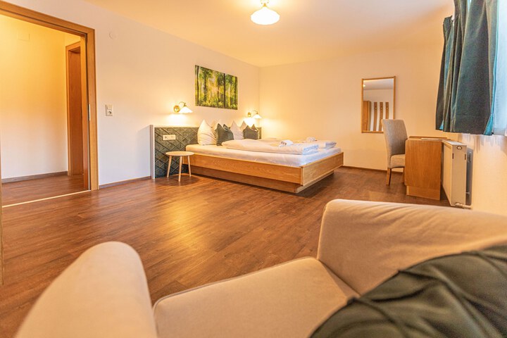 Room 2 of 67