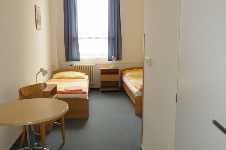 Room 6 of 31