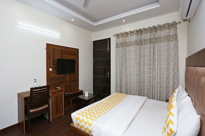 Room 6 of 19