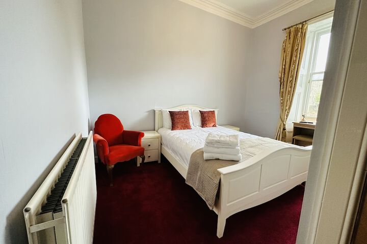 Room 8 of 25