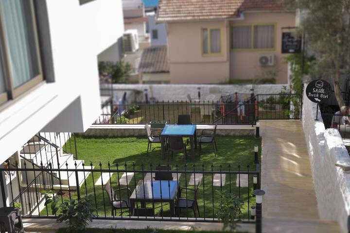 Hotel Exterior 56 of 61