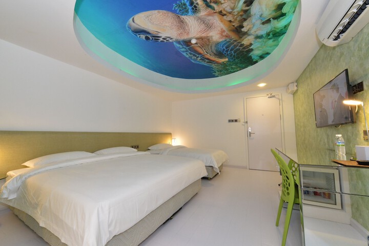 Room 13 of 34