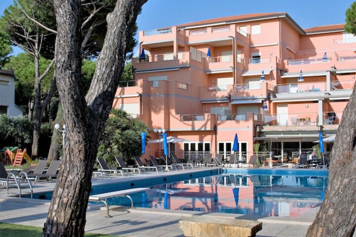 Hotel Pool