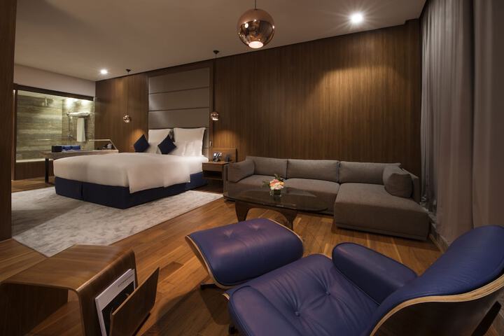 Room 15 of 104