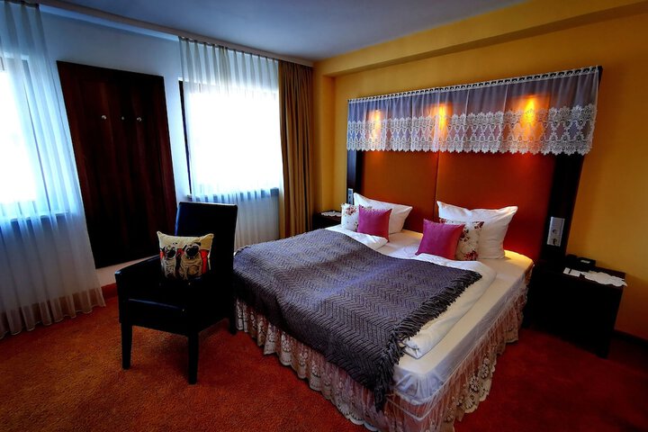 Room 3 of 34