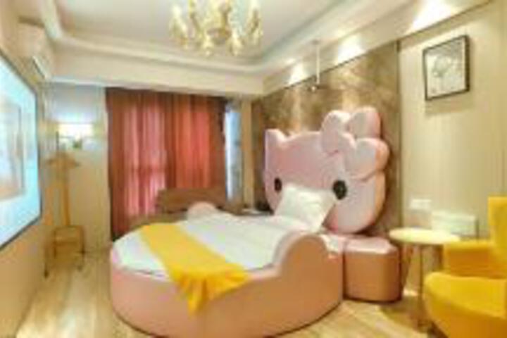 Room 4 of 6