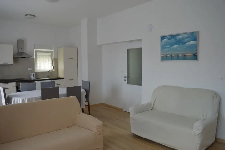 Room 5 of 15