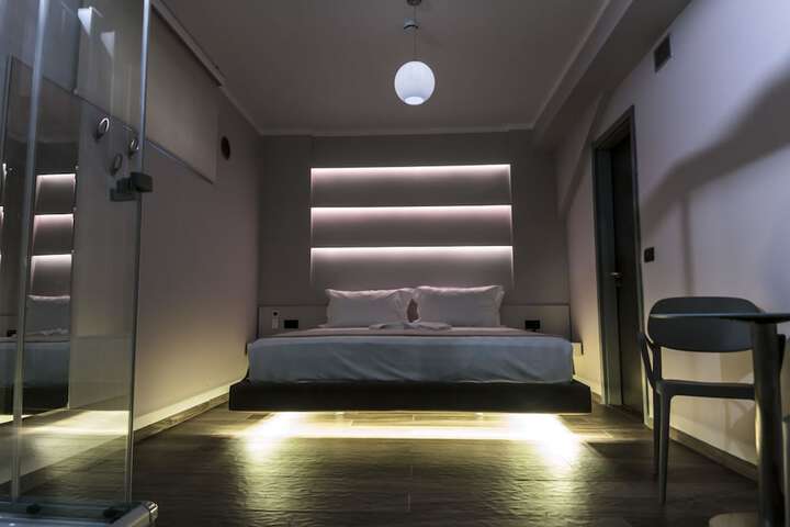 Room 32 of 121