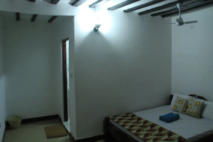 Room 10 of 12
