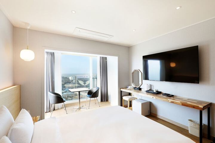 Room 5 of 30