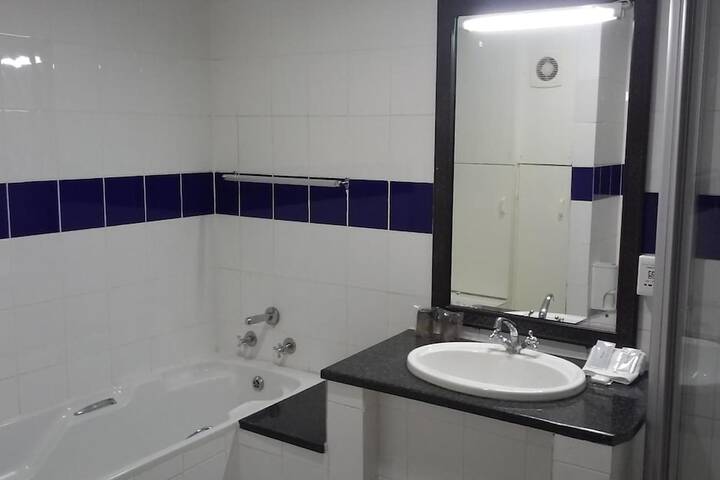 Room 32 of 48