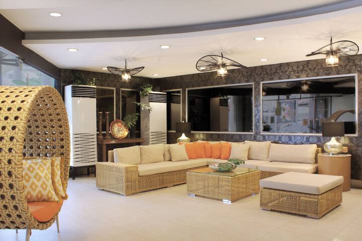 Entrance & Lobby
