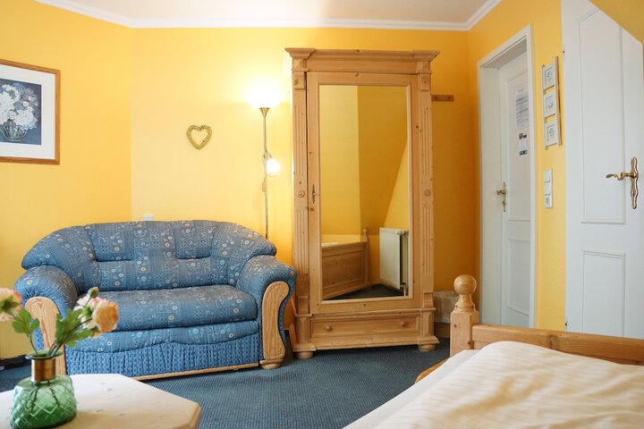 Room 10 of 72