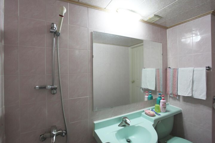 Room 42 of 79