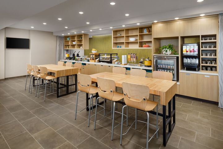 Breakfast area
