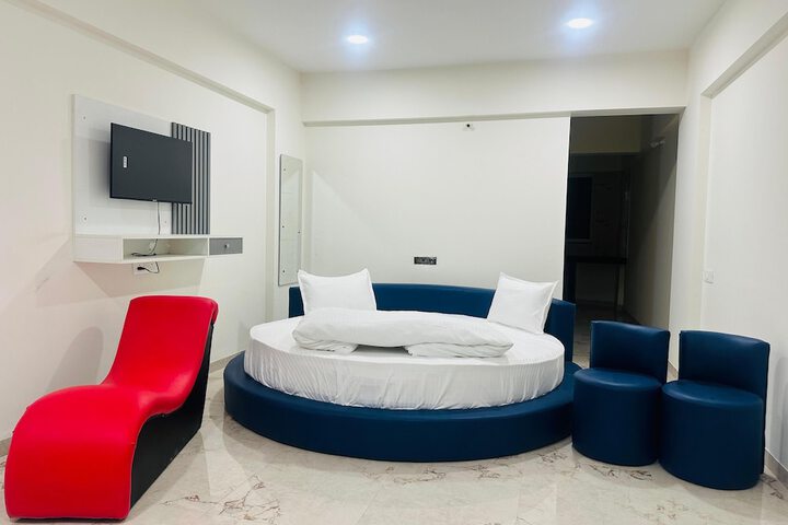 Room 4 of 12