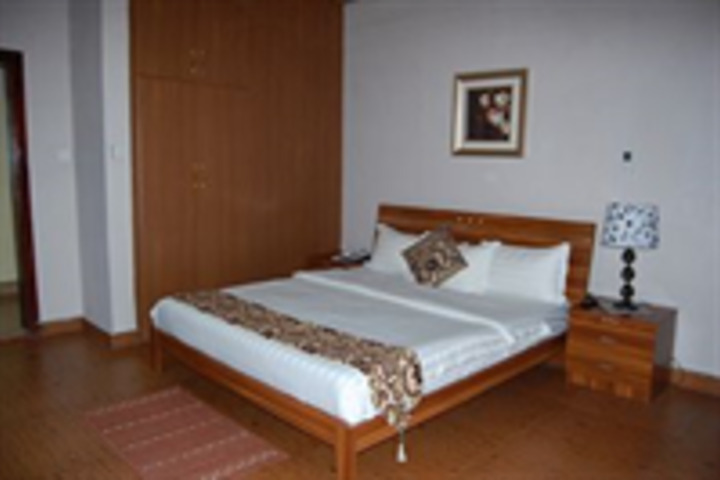 LUXE SUITES HOTEL