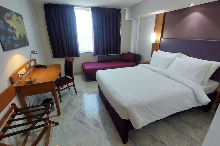 Room 7 of 30