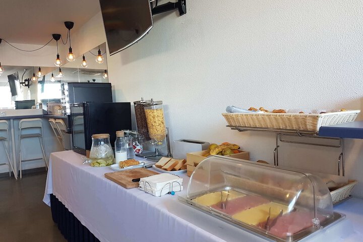 Breakfast/Coffee Service 48 of 72