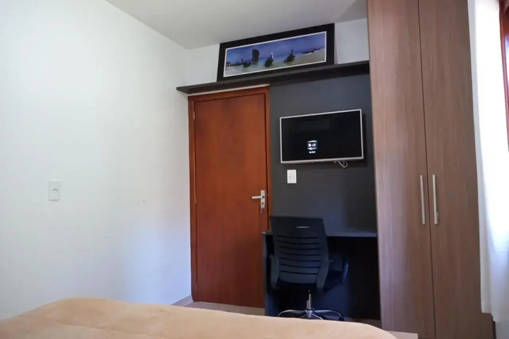 Room 4 of 16