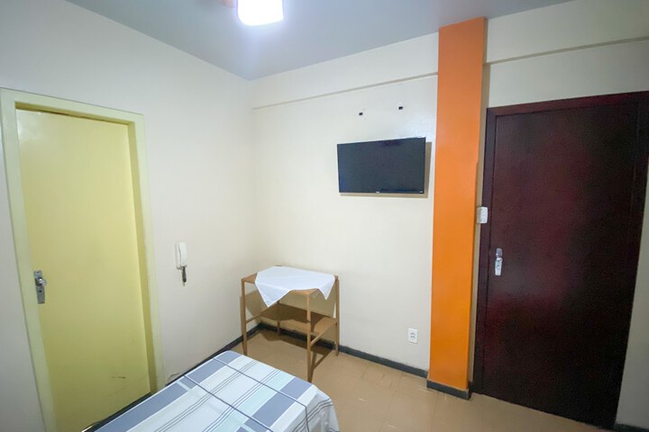 Room 10 of 32