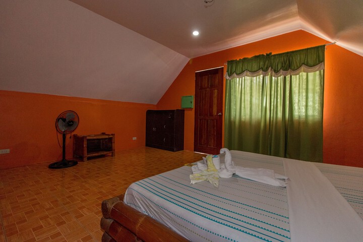Room 32 of 210