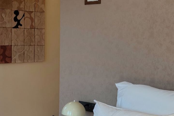 Room 51 of 158