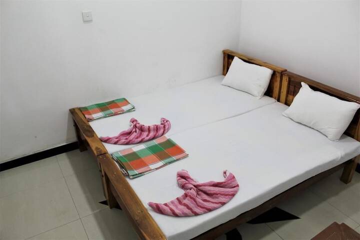 Room 7 of 32