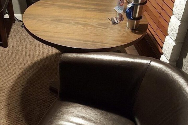 Lounge 18 of 21