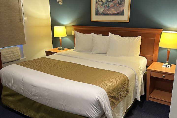 Room 11 of 65