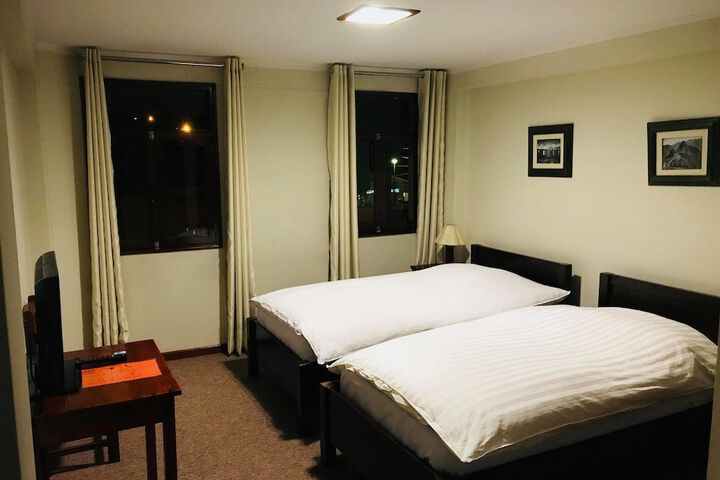 Room 8 of 34