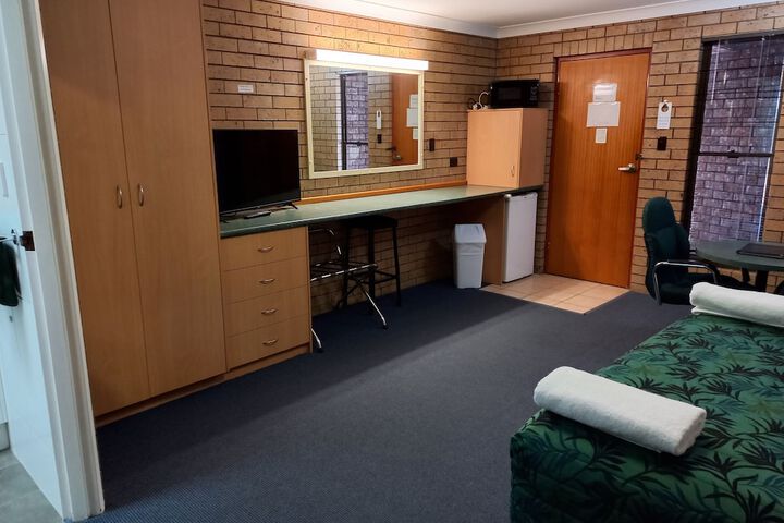 Room 3 of 32