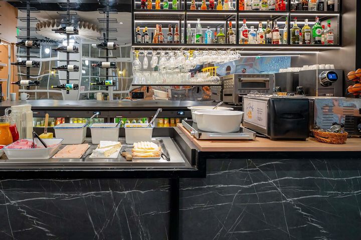 Breakfast area