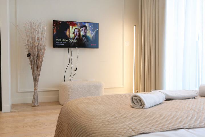 Room 4 of 42