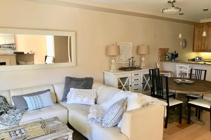Room 5 of 15