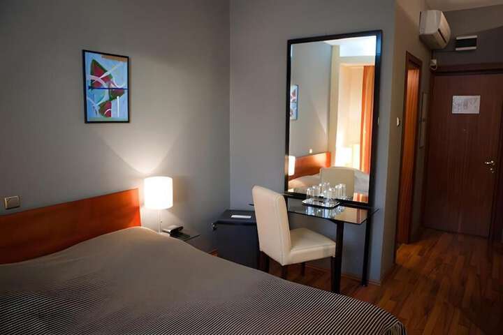 Room 5 of 19