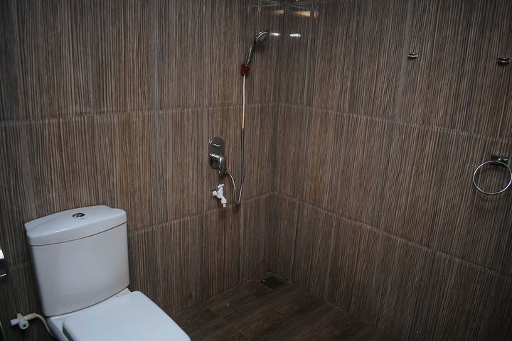 Room 33 of 62