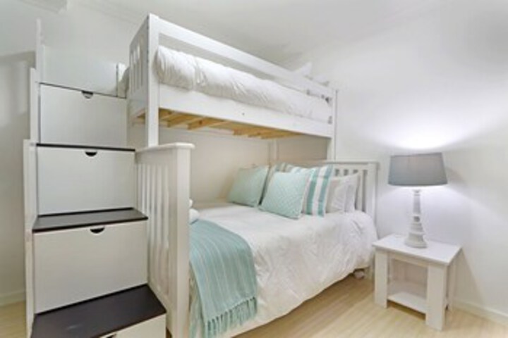 Room 8 of 20