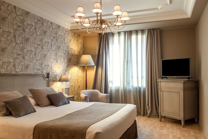 Room 11 of 46