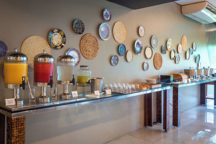 Breakfast/Coffee Service 107 of 132