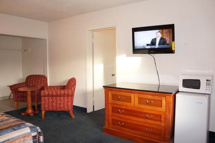 Room 6 of 16