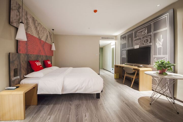 Room 4 of 23