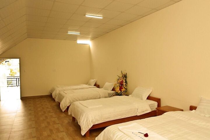 Room 12 of 19